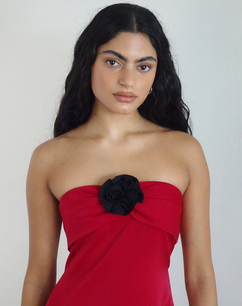 Robe Ninivala en rouge avec rosace noire