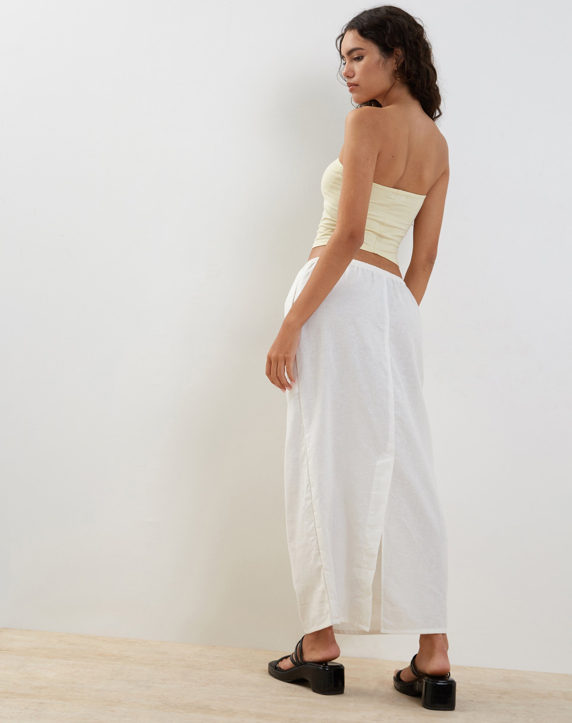 Joelene Maxi Skirt in White – motelrocks-com-eur