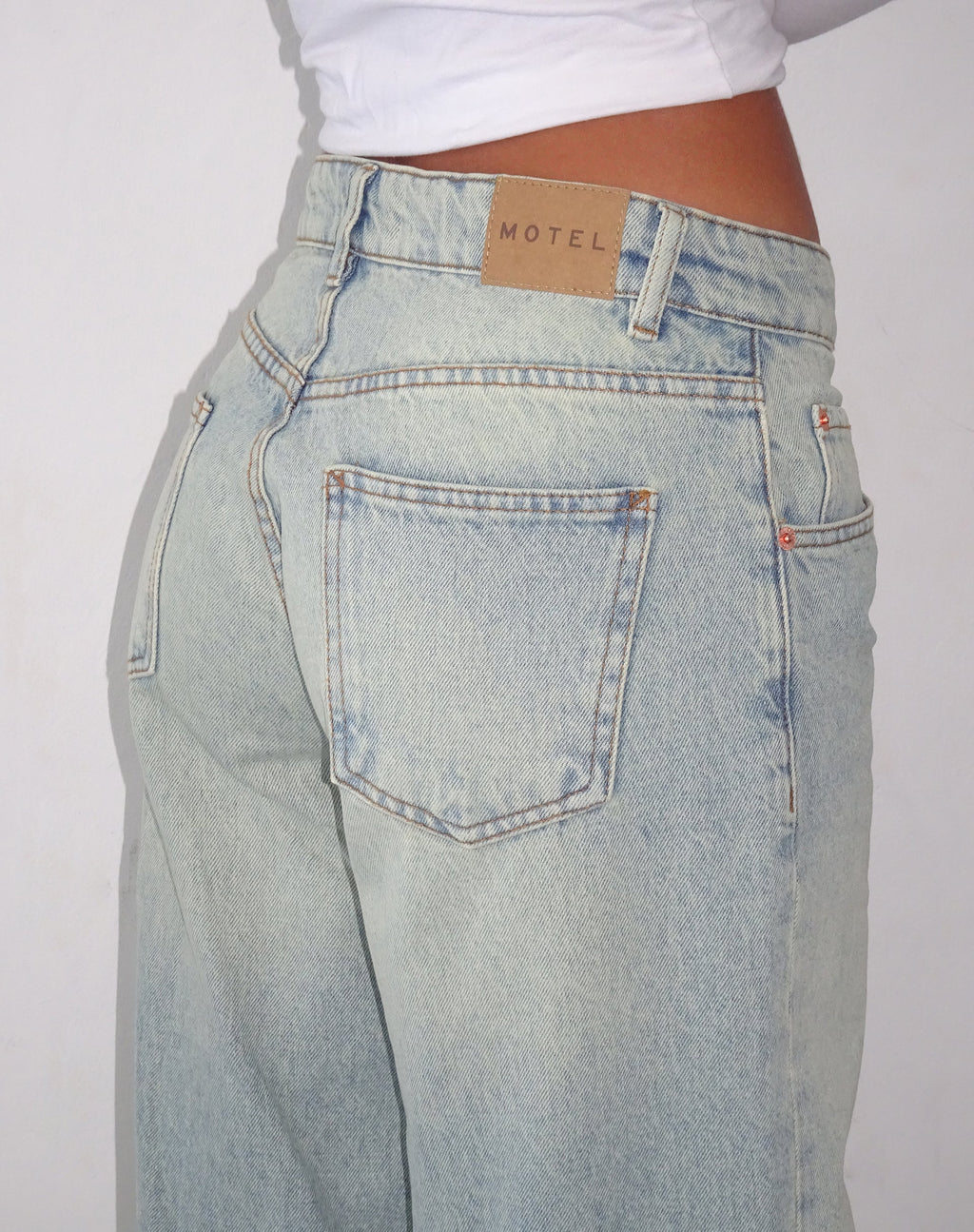 Roomy Extra Wide Low Rise Jeans in Super Bleached Wash