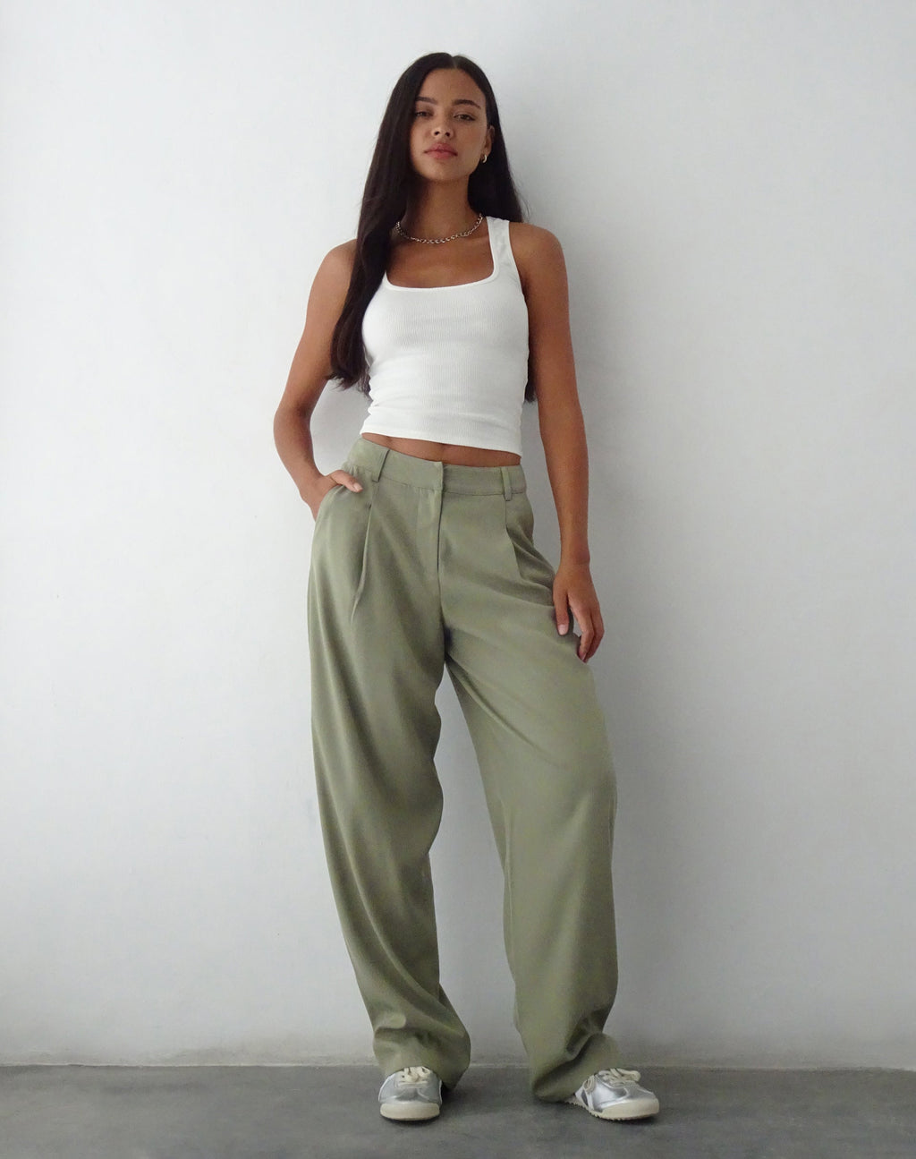 Sakaria Wide Leg Trouser in Tailoring Stone Sage