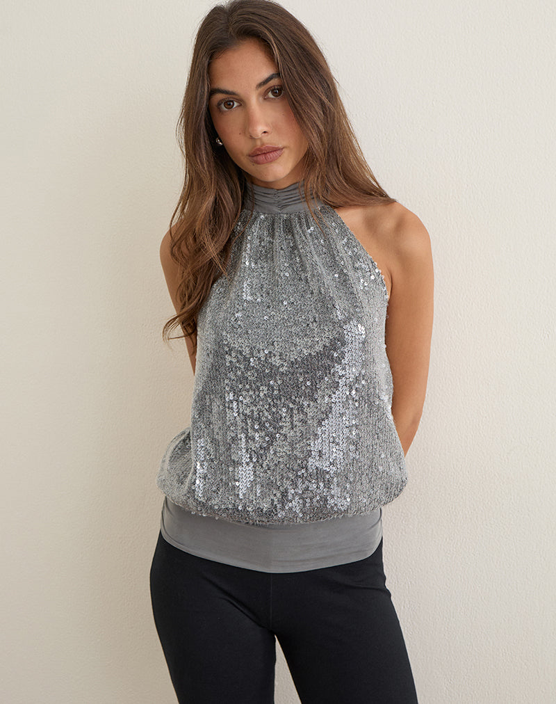 Imagen del top halter «Sadiya» con lentejuelas plateadas