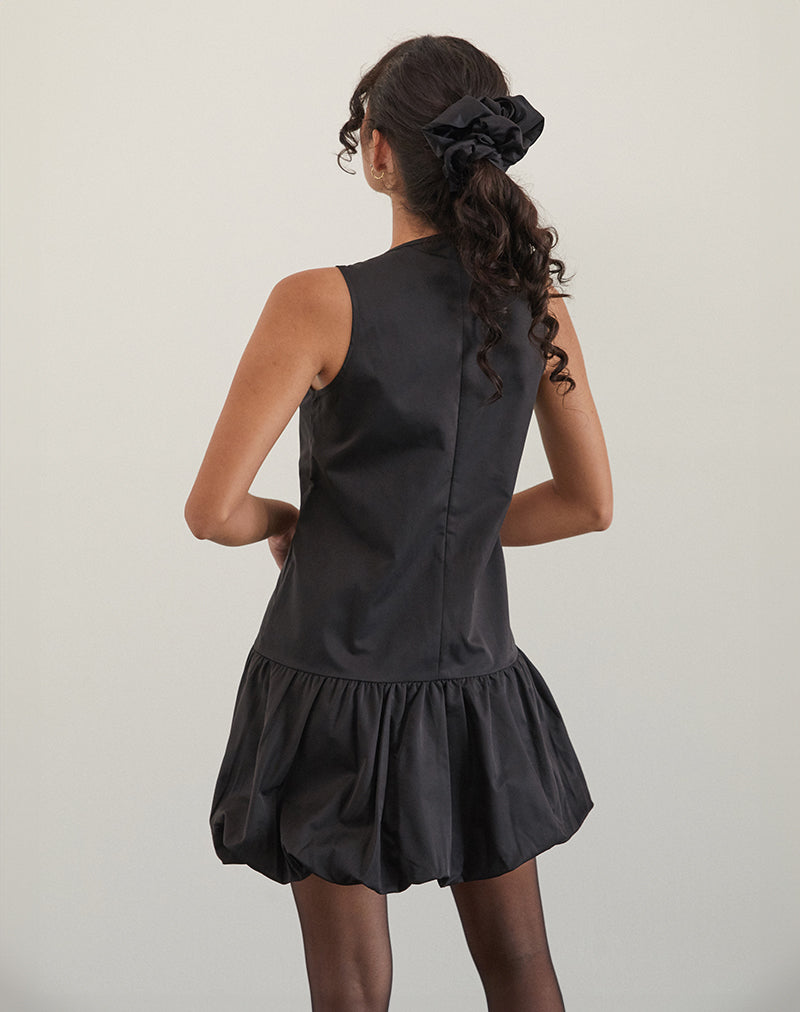 Robe courte à ourlet bouffant Tamilo en noir