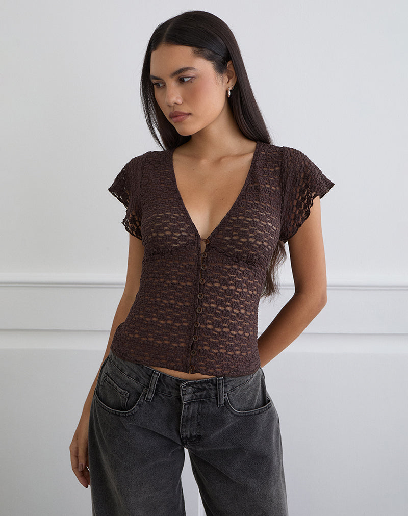 Top con cuello en V y botones Yeslin en color ciruela oscuro