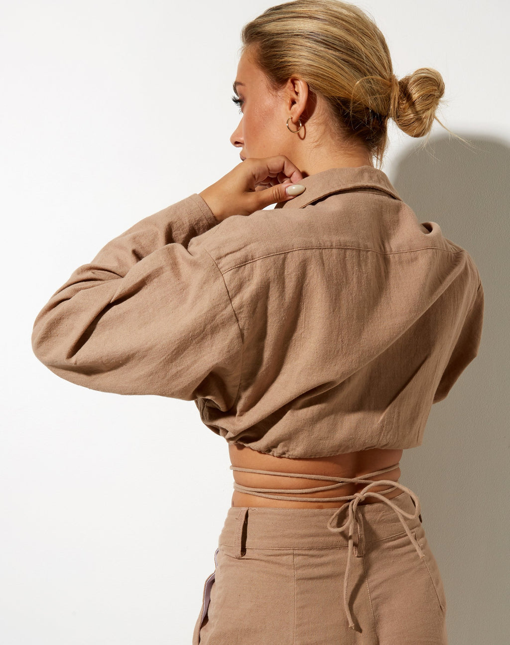 Elisa Cropped Shirt in Rami Biscuit