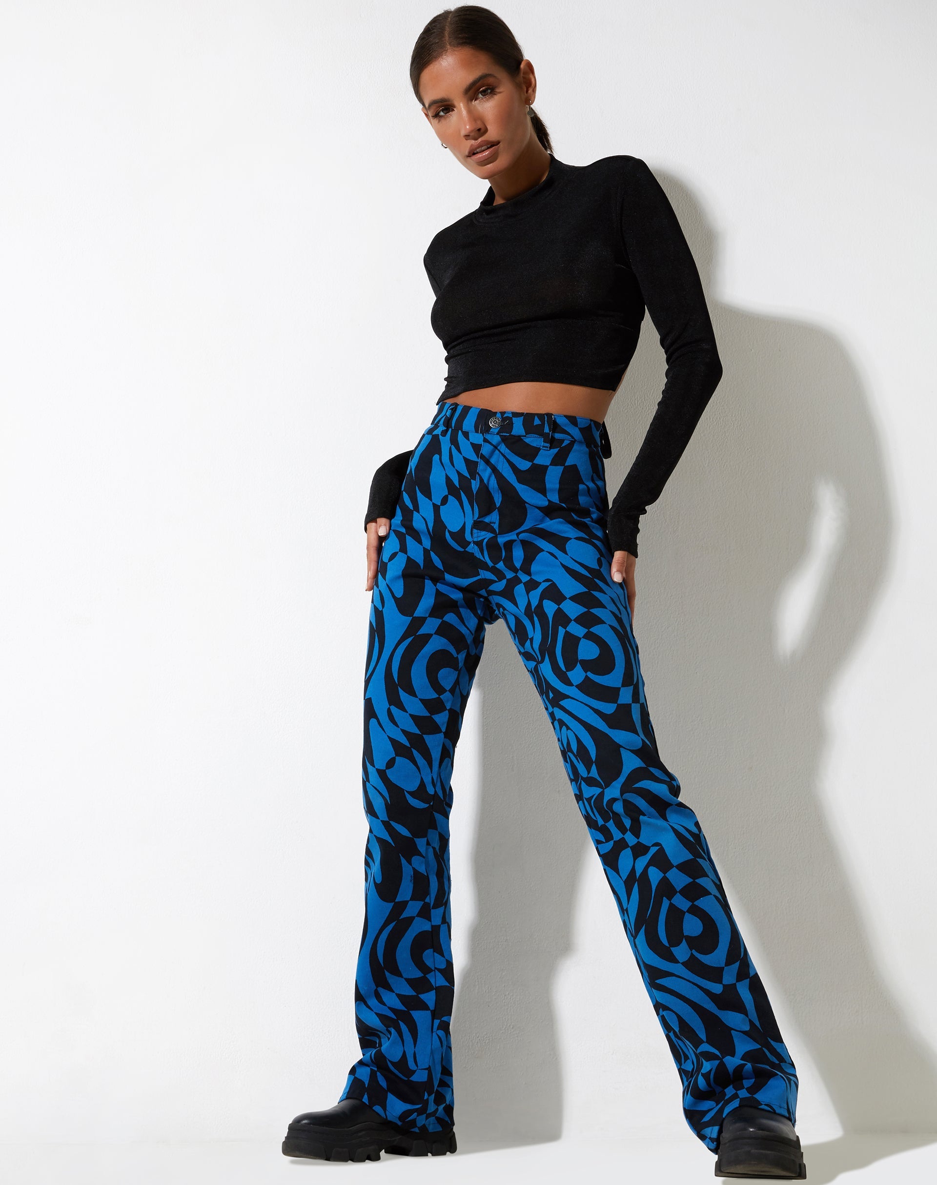 image of Zoven Trouser in Irregular Optic Blue